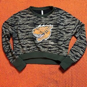 Crooks & Castles cropped long sleeve olive green & blk camo print sweater small